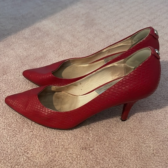 Michael Kors red/snake skin pattern heels - Picture 2 of 8